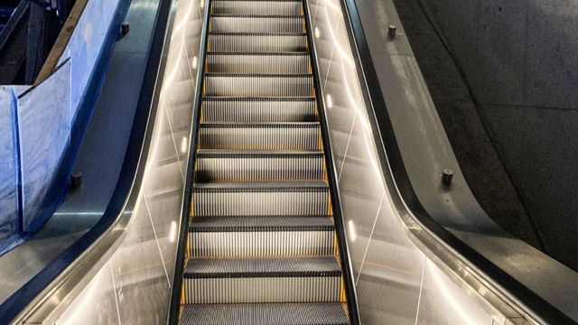 Farragut North K Street Entrance Welcomes Commuters with Upgraded Escalators (1)