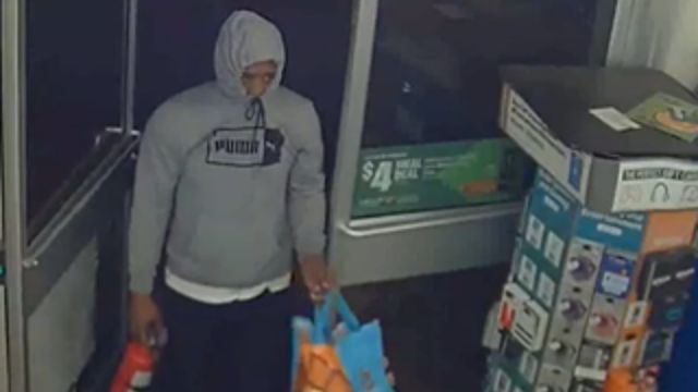 Man Wanted for Store Robberies Involving Fire Extinguisher, Police Search Underway (1)