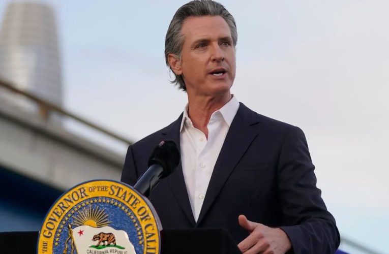 Newsom Vows to Simplify Abortion Access for Arizonans in California