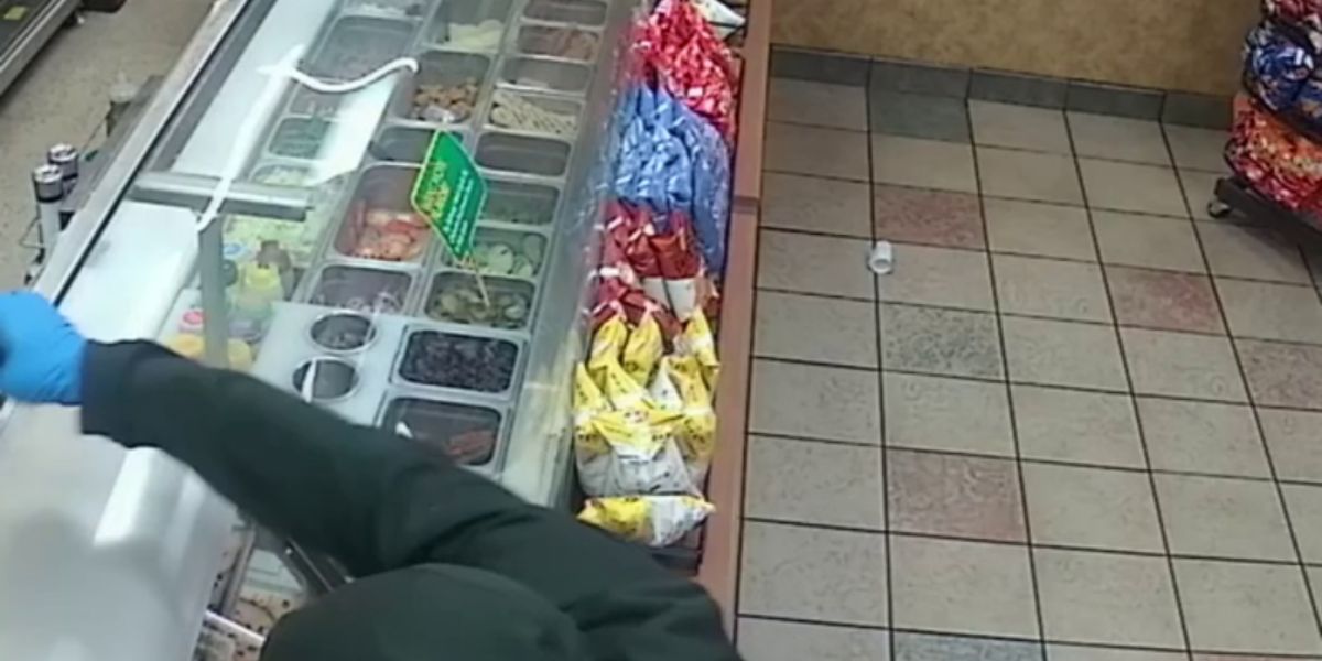 Police Investigate Robbery at Southeast DC SUBWAY Caught on Camera