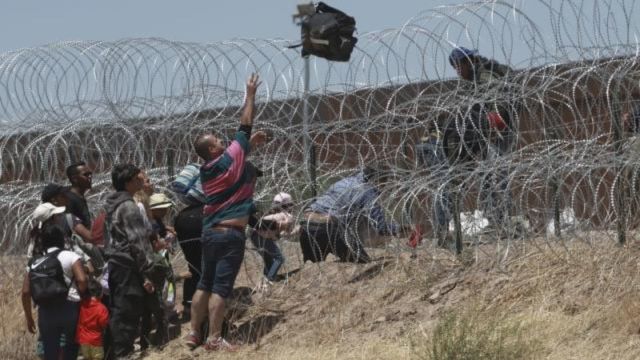 Texas Judge Permits Release of Migrants Detained Following Border Stampede (1)