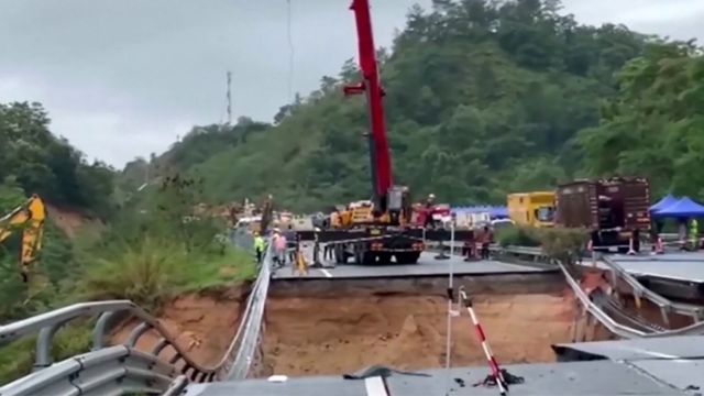 48 Confirmed Dead In Southern China Highway Collapse, Search Efforts Persist (1)