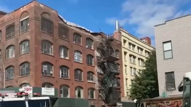 Close Call! No Injuries As Brooklyn Roof Partially Collapses, Metal Falls Onto Cars And Scaffolding (1)