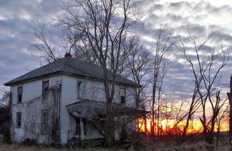 Ghostly Mysteries of the Midwest: TALES of Apparitions, LIGHTS, and SOUNDS