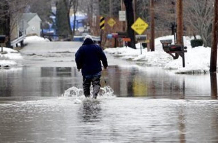 Heavy Rains and Hail Strike Illinois, Flooding Fields and Roads