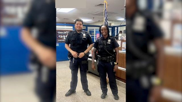 Incredible Rescue NYPD Officers Save Man Who Fell on Subway Tracks, Video Captured (1)