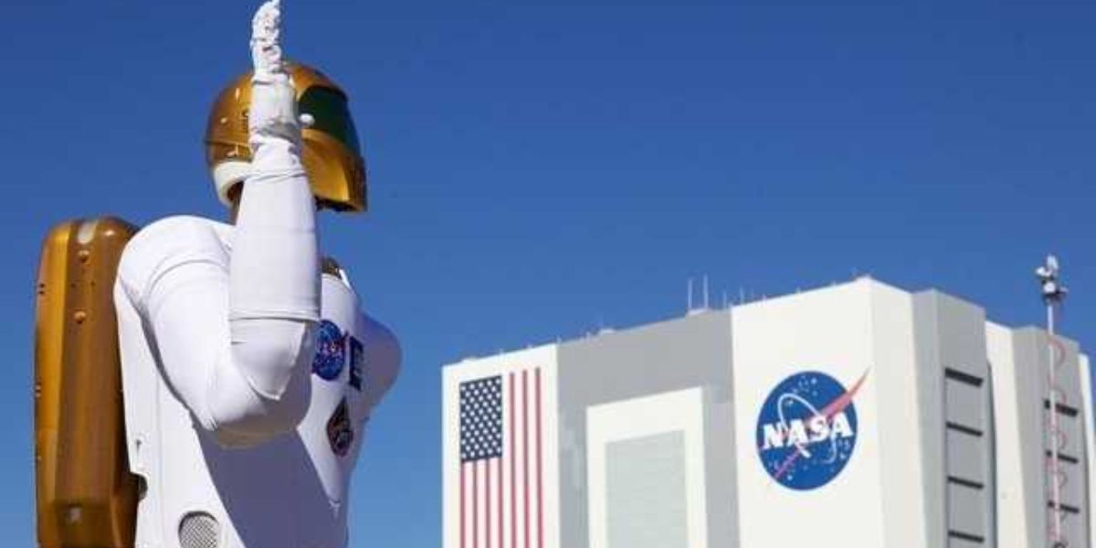 Kennedy Space Center Recognizes Pioneering Space Travel with Commemorative Plaque