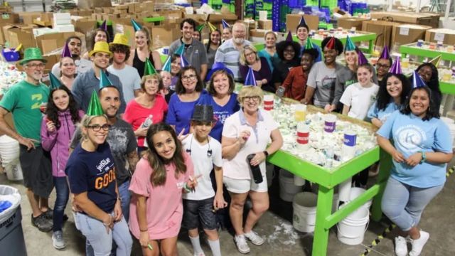 Orlando Volunteers Extend Helping Hand with Monthly Free Groceries and Services (1)