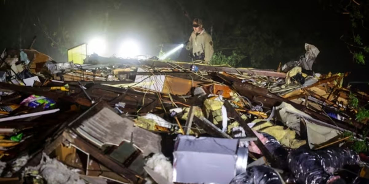 STORM ALERT! 4 Dead as Violent Storms Wreak Havoc in Houston; Power Outages Affect Nearly 1 Million in Texas