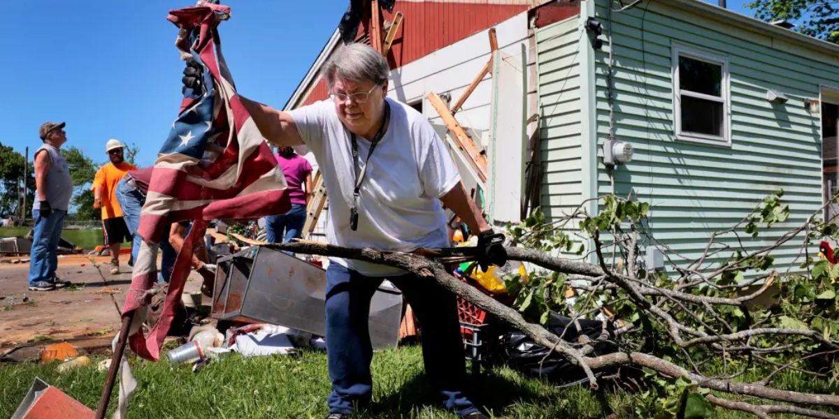 Severe STORMS Leave 500,000+ Texas Homes and Businesses Without Power