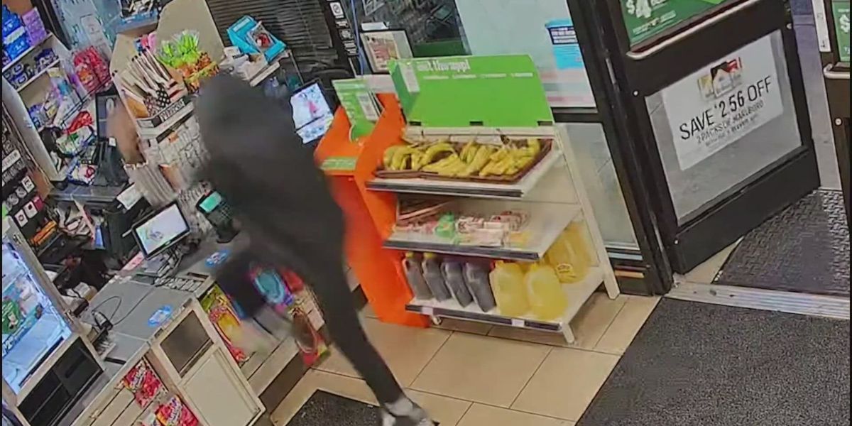 Shocking Video Washington DC Smoke Shop Armed Robbery Recorded On Camera, Police Seek Suspects