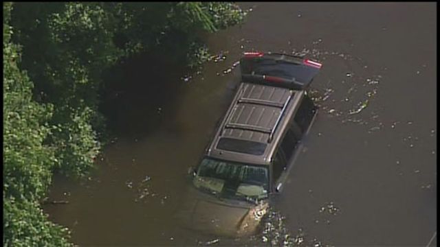 Big News! Brave Bystander Rescues Driver from Floodwaters in Conroe, Texas (1)