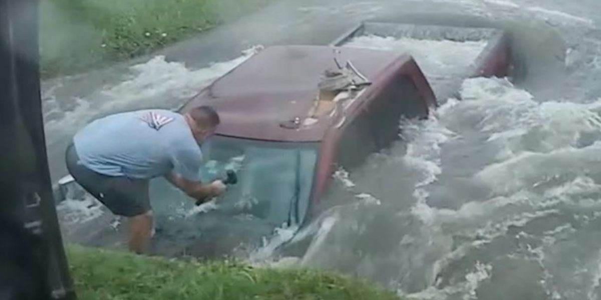 Big News! Brave Bystander Rescues Driver from Floodwaters in Conroe, Texas