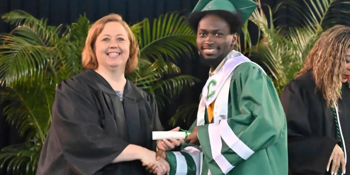 Gigantic Remarkable Achievement Homeless Teen Shines as Class Valedictorian in New Orleans