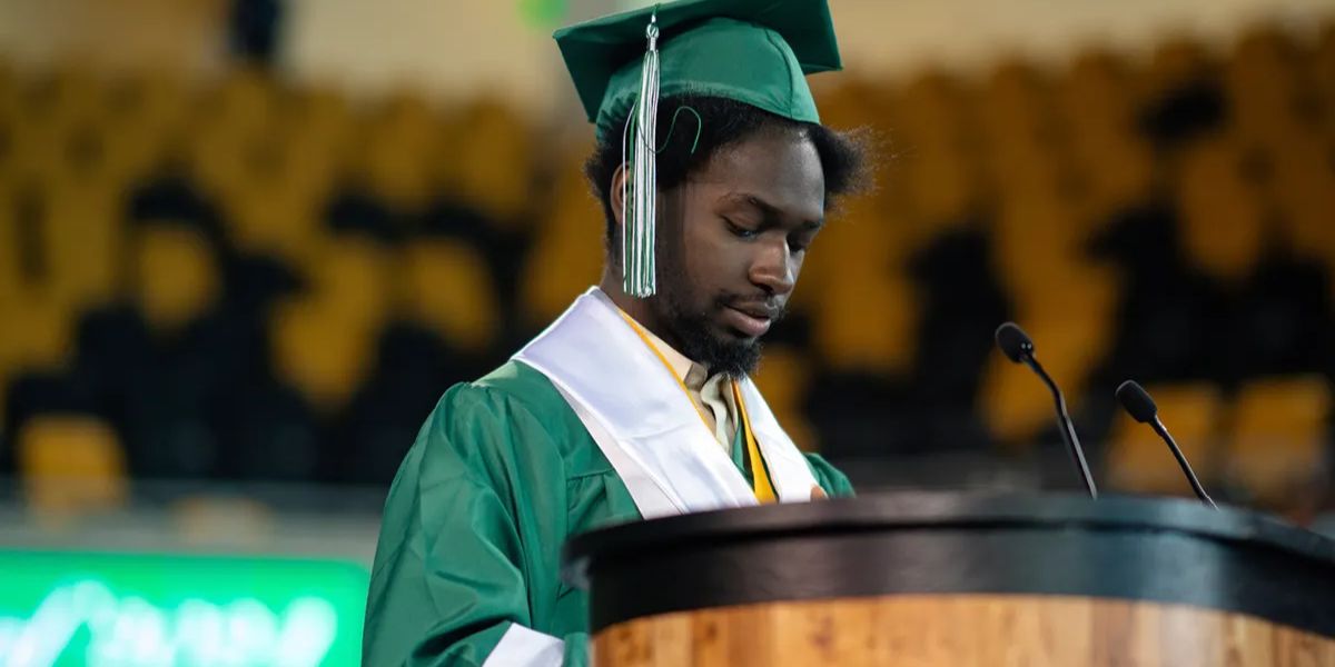 Inspiring Story Homeless Black Teen Named High School Valedictorian