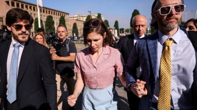 Italian Court Re-Convicts Amanda Knox of Slander Over Kercher Murder, Leaving Her in Tears (2)