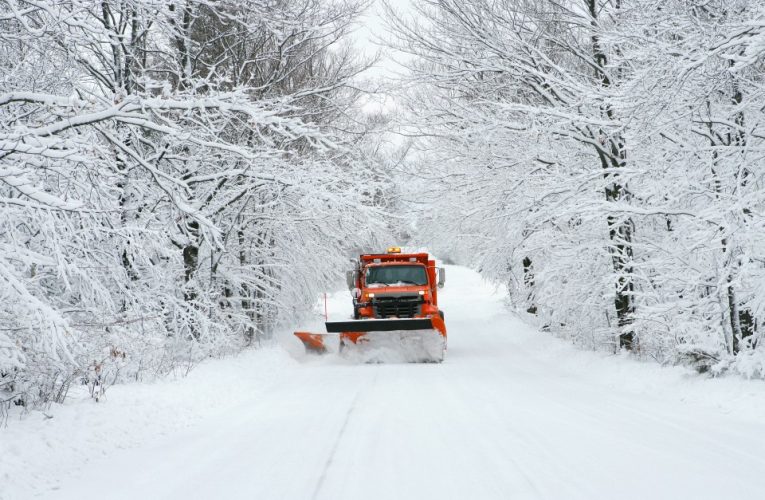 Drivers warned of legal distance they must keep behind snow plows at all times – it’s more than you’d think