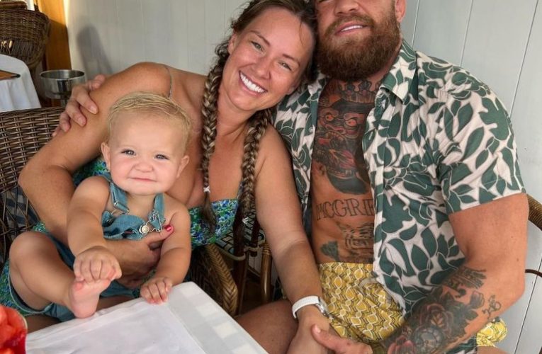 How many children does Conor McGregor have with fiancee Dee Devlin?