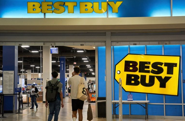 Best Buy admits ‘that’s not ideal’ after furious customer was left ‘waiting an hour’ for receipt in store