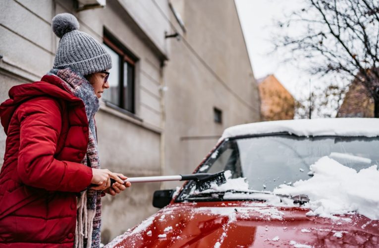 Drivers warned against DIY method for de-icing car windshields or you risk $5,000 repair job