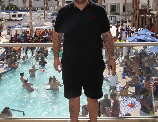 Rob Kardashian shuts down his Grandeza hot sauce and Halfway Dead fashion businesses after complaints of missing orders