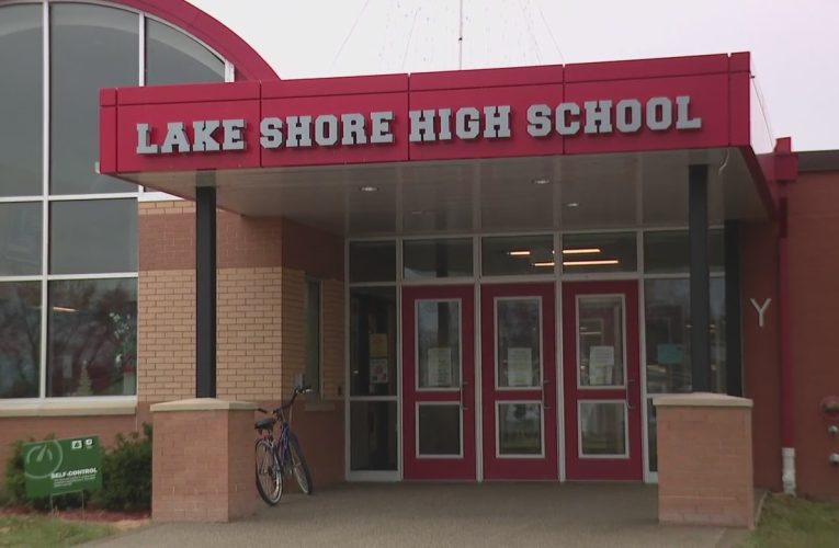 St. Clair Shores substitute teacher accused of sending inappropriate messages to student