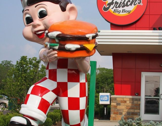 Final hours until beloved burger joint closes down forever as diners spot chain removing iconic sign