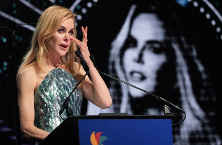 Nicole Kidman breaks down in tears making emotional tribute to her late parents as she accepts prestigious award