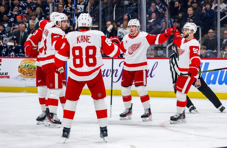 Red Wings soar past Jets 4-2 for fourth straight win